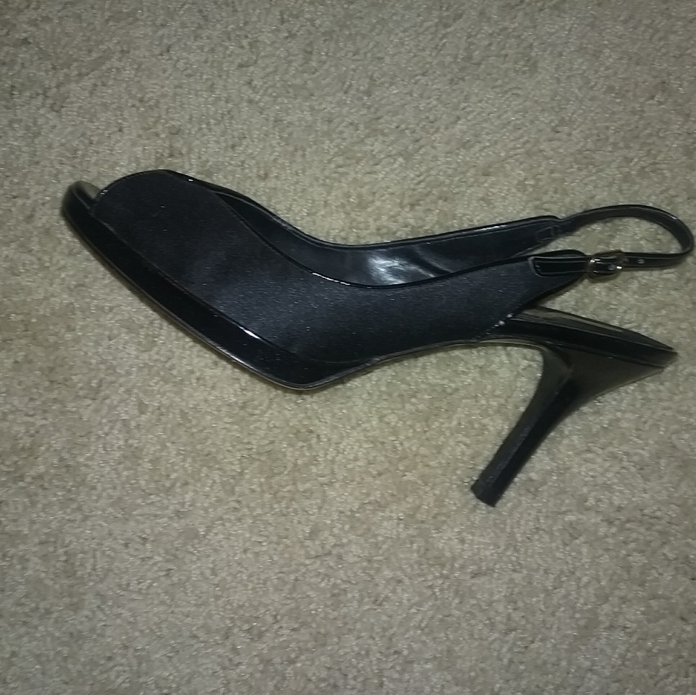 Dress keep toe heels